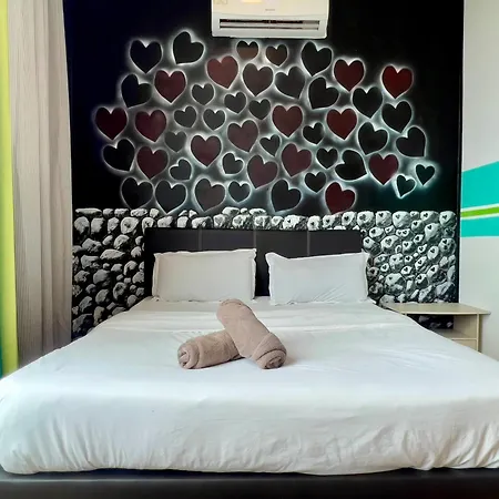 Hush Inn At Itcc Manhattan Suites Kota Kinabalu Exterior photo